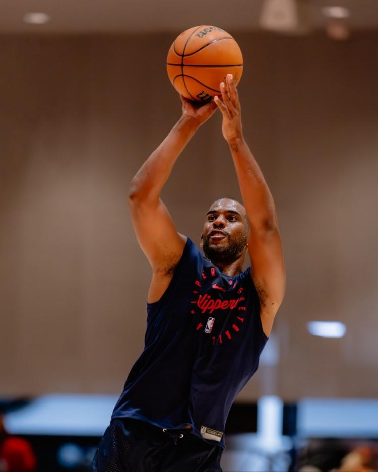 开练了！快船官方晒球员训练照：保罗+比尔+大洛等新援都已加入